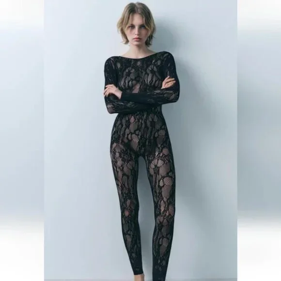 SEAMLESS LACE JUMPSUIT